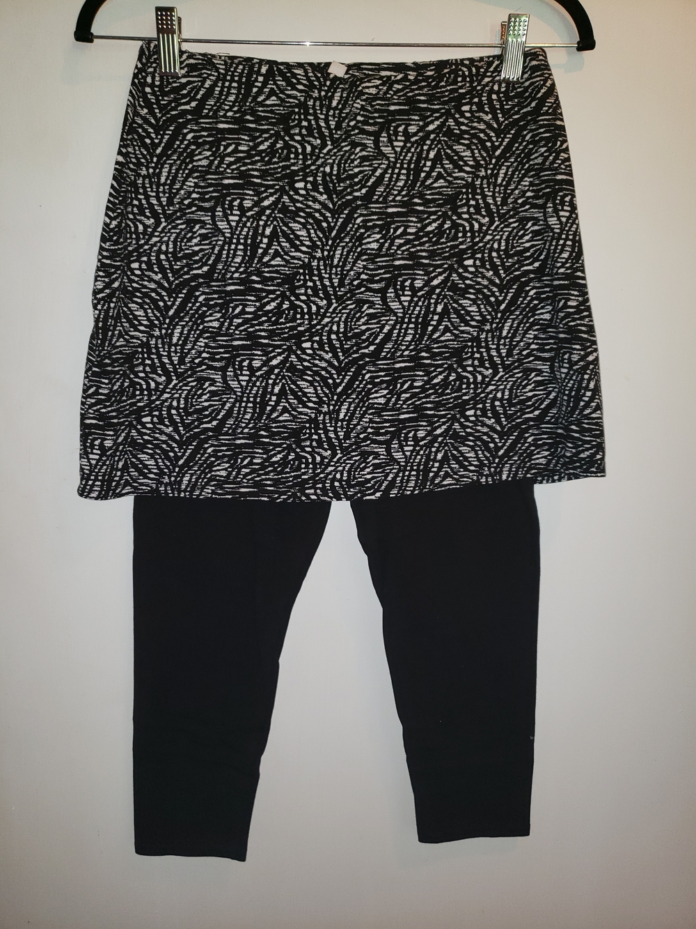 Legacy Abstact Skirted Leggings Skort Capri